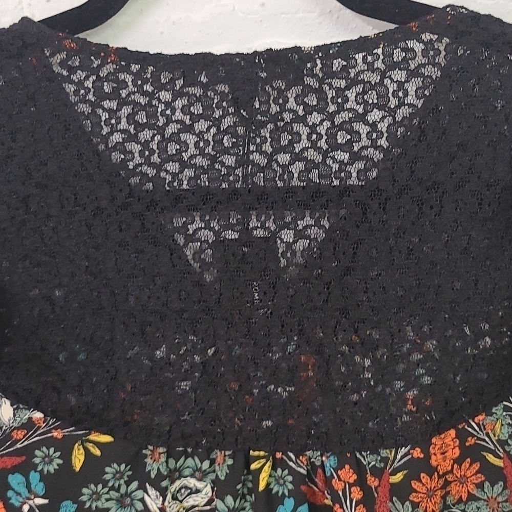 NWT ROMEO AND JULIET COUTURE COLD SHOULDER SM Black Floral - Picture 7 of 10